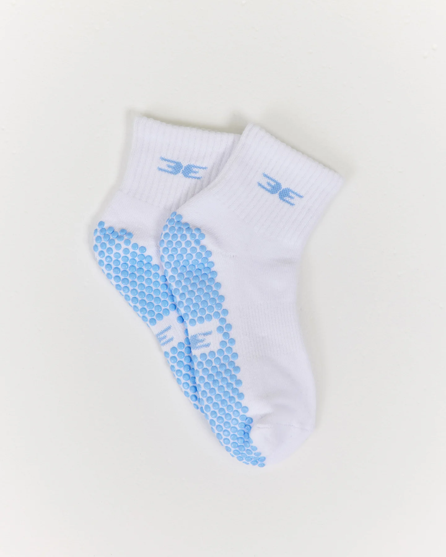 EE Mid Crew Pilates Grip Socks - White/Blue - Image 2