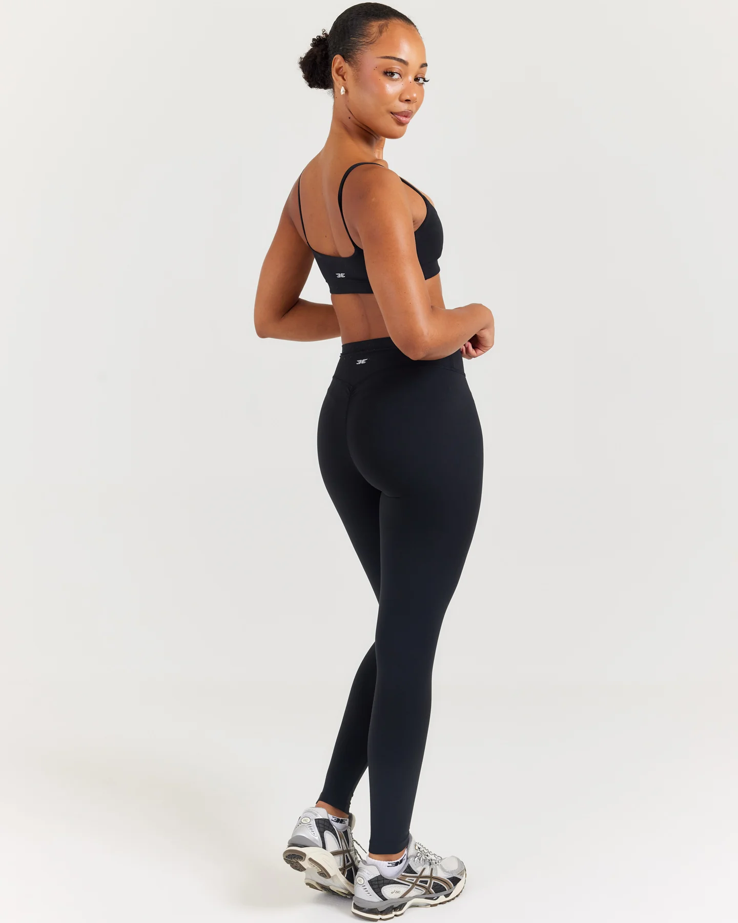 Soléa Invisible Scrunch Leggings - Black - Image 6