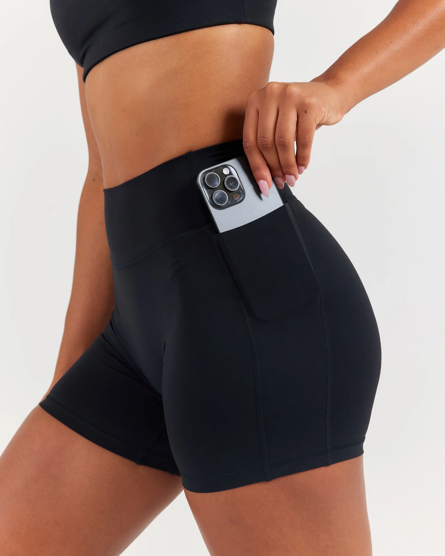 Soléa Pocket Shorts - Black - Image 5